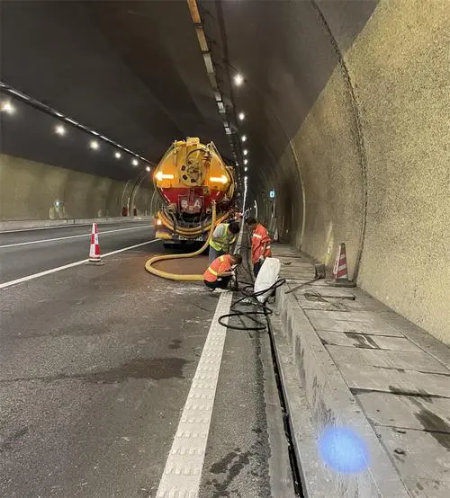 颍上隧道排水渠清淤